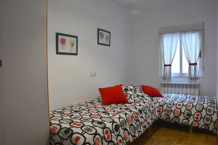 Apartamento entero, Centro Histórico, Salamanca. 5 personas, 3 habit., a 5 minutos de la plaza mayor in Centro de Salamanca, Salamanca