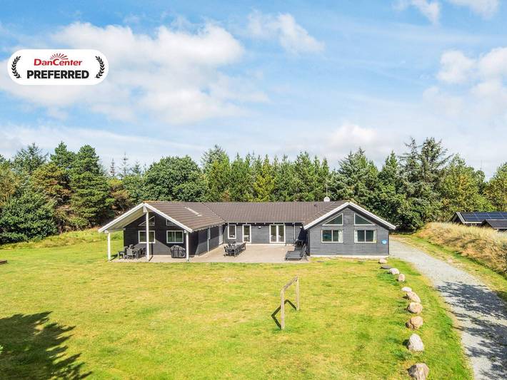 Ferienhaus für 24 Personen, mit Whirlpool und Pool sowie Terrasse und Sauna, mit Haustier in Blavand