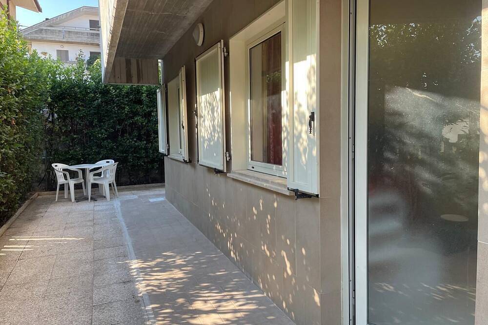 Entire apartment, Flowers apartments A in Sant'Egidio alla Vibrata, Teramo Province