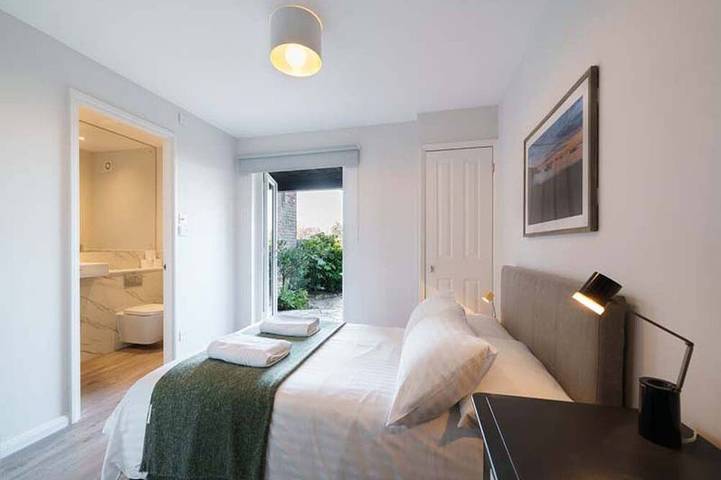 Rampart View -  a house that sleeps 6 guests  in 3 bedrooms in Gosport, Hampshire