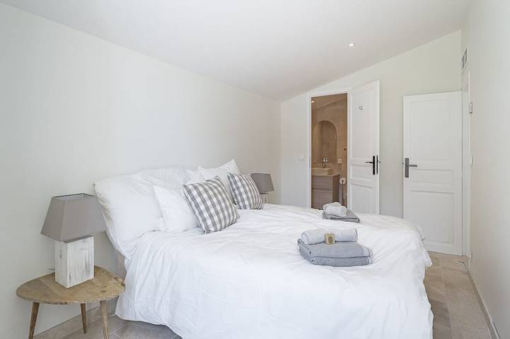 Villa pour 8 personnes, avec Terrasse ainsi que Jardin et Piscine à Opio - 3
