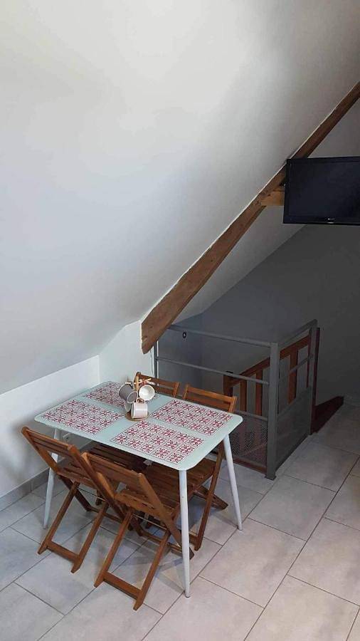Appartement entier, One-Bedroom Apartment in Bazicourt, Oise