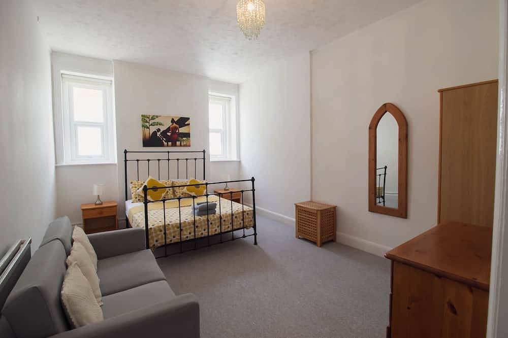 The Courtyard  -  a house  that sleeps 8 guests  in 3 bedrooms in Seaford, Sussex Est