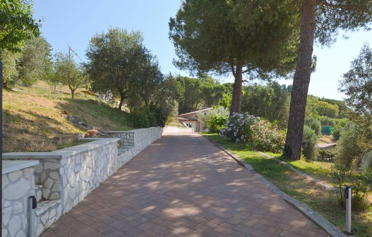 Appartamento intero, Accogliente appartamento con piscina e giardino, a 2.5 km dal Laghetto di Marcarelli in Magione, Lago Trasimeno