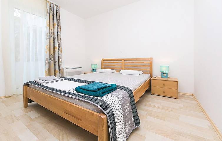 Ganze Ferienwohnung, Gemütlich, 2,5 km vom Strand entfernt: Apartment mit Meerblick, Terrasse und Annehmlichkeiten in Brela, Makarska Riviera