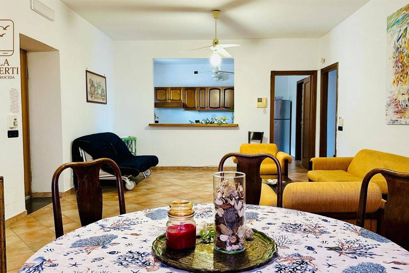 Appartamento intero, Casa Sole in Monte di Procida, Napoli e dintorni