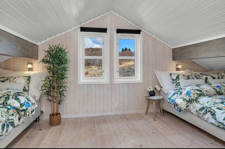 Oceanview Cabin Sleeps 6 - Sauna - Private Terrace in Straumsjøen, Bø (Vesterålen)