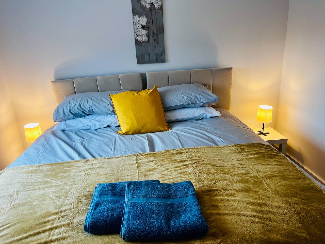 Entire vacation apartment, 2 Bed Flat - Sleeps 8 - Pets - Garden - Parking in Derbyshire