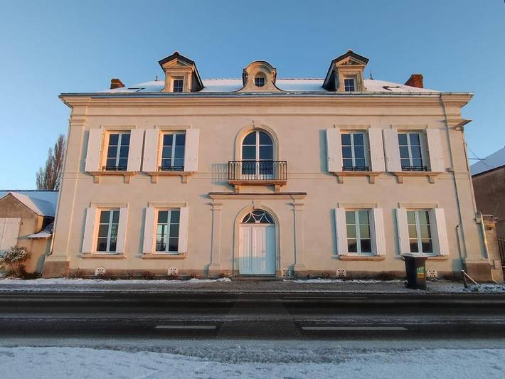 Gîte pour 2 personnes, avec vue sur le lac et jardin ainsi que piscine et vue à Saint-Mathurin-sur-Loire