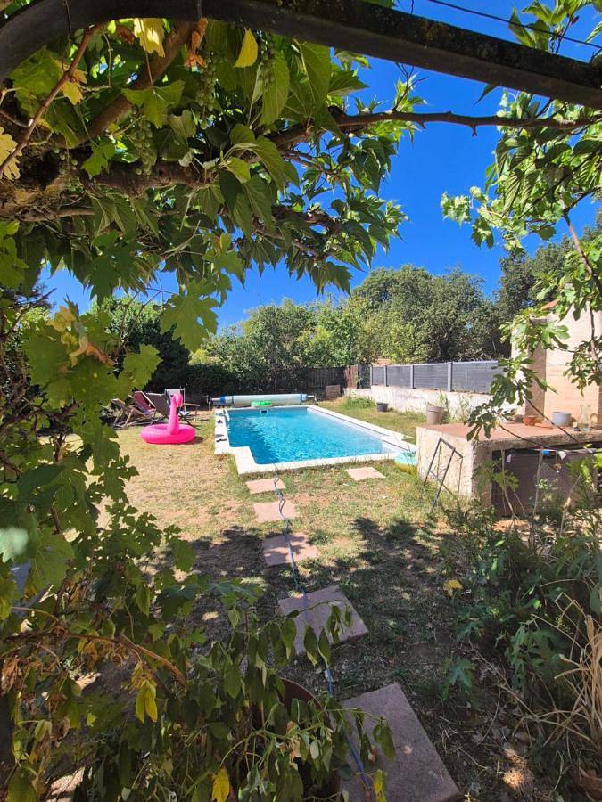 Gîte pour 2 personnes, avec jardin et piscine