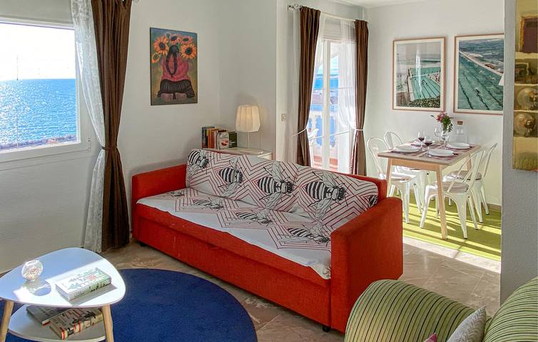 Appartement de vacances entier, Appartement avec vue sur l'eau : Terrasse, TV, Micro-ondes & Plage (2.5km) in Vélez-Málaga, Costa del Sol