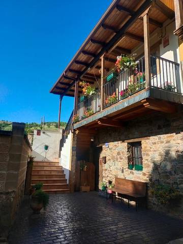 Casa rural para 4 personas, con vistas y balcón en El Bierzo