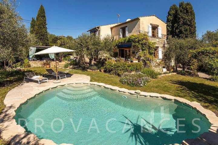 Schönes Ferienhaus mit Salzwasserpool in Valbonne in Valbonne, Mittelmeerküste (Frankreich)