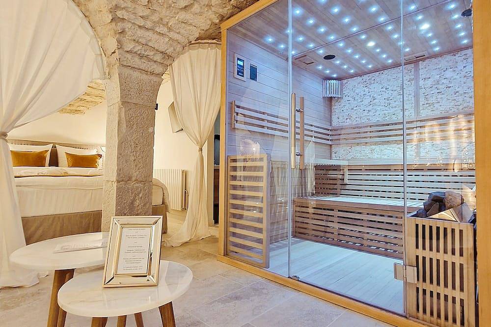 Exceptional suite with jacuzzi and private sauna in Dole (Jura), Jura