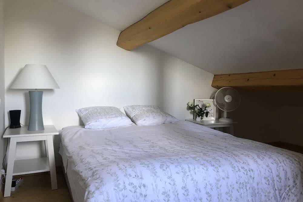 Secluded stone house in the middle of woods with stunning views in Seillans, Région de Draguignan