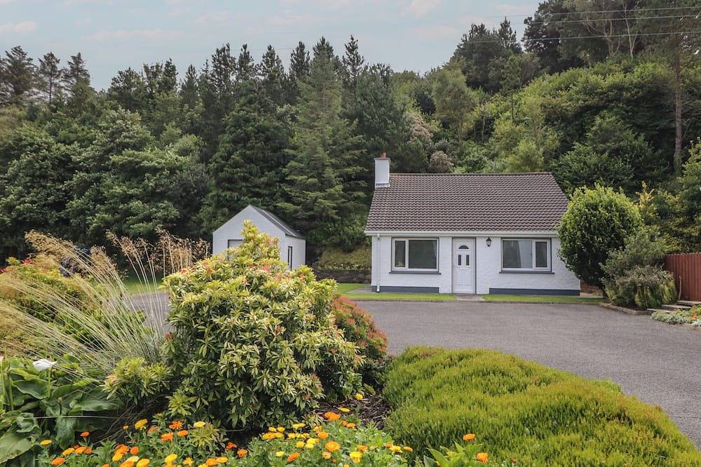 Nelly'S Chalet, pet friendly in Gortahork, County Donegal in Glenties, County Donegal