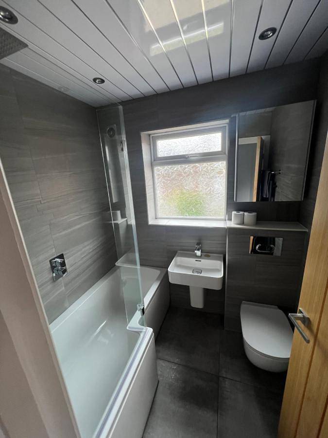 Entire apartment, 2 bed semi-detached house in Warrington, Cheshire