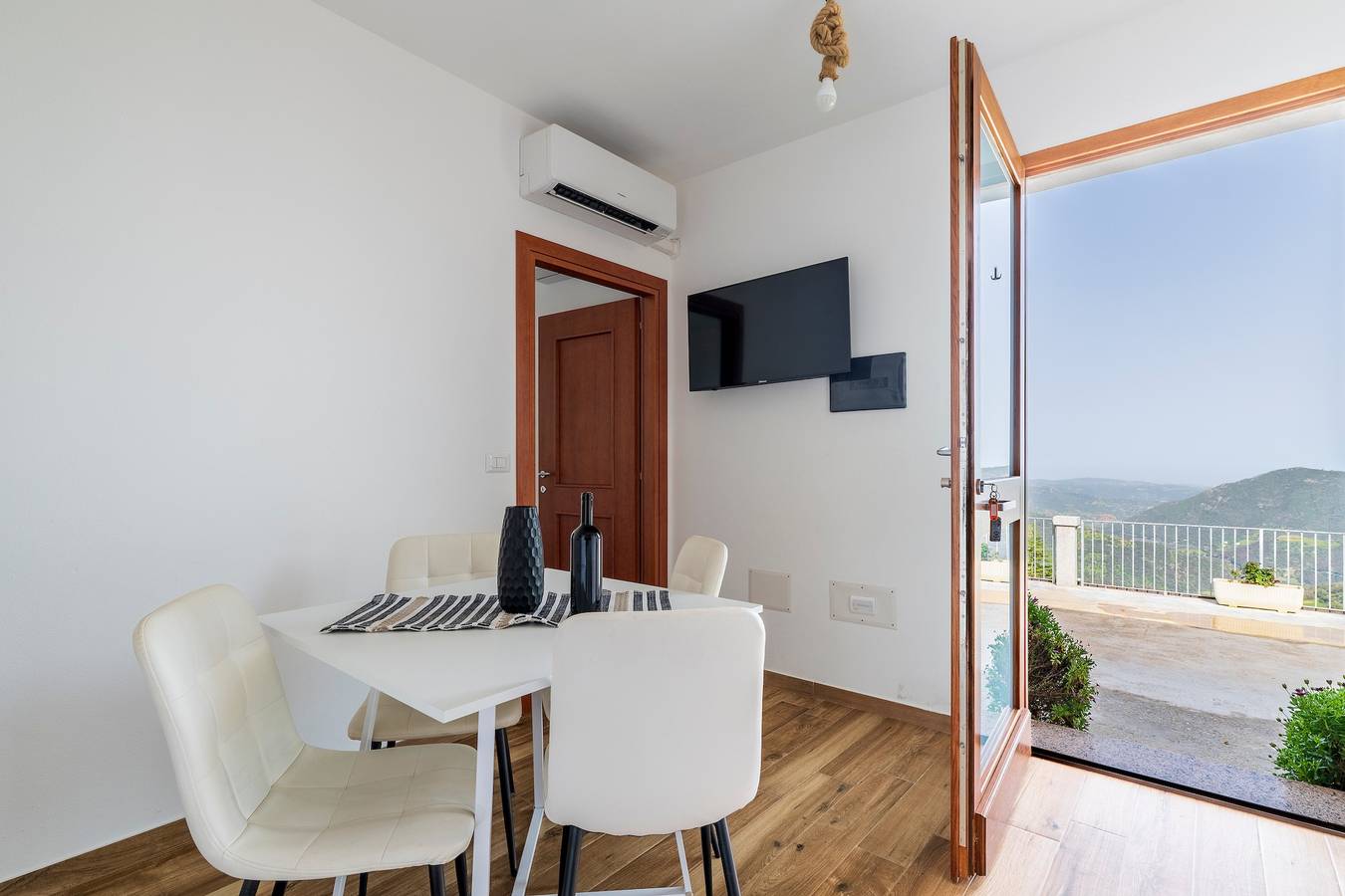 Casa de vacaciones "Casa Jerzu S'Essia De Su Santu" con vistas al mar, jardín y Wi-Fi in Jerzu, Barbagia