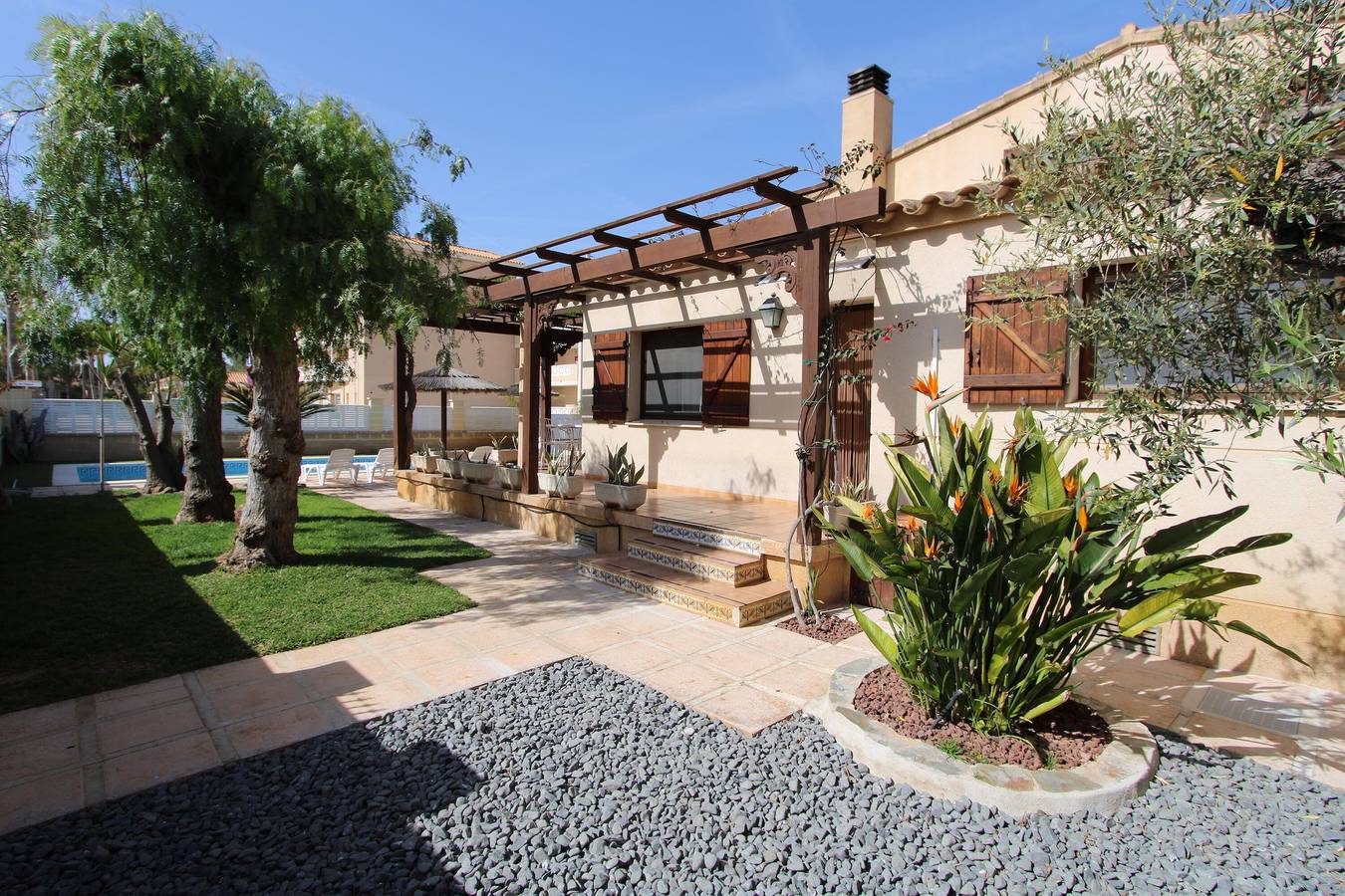 Casa Esther,ideal para tus vacaciones cerca del mar, wifi gratuito, aire acondicionado opcional, piscina privada, se admiten mascotas, playa para perros. in Riumar, Delta del Ebro