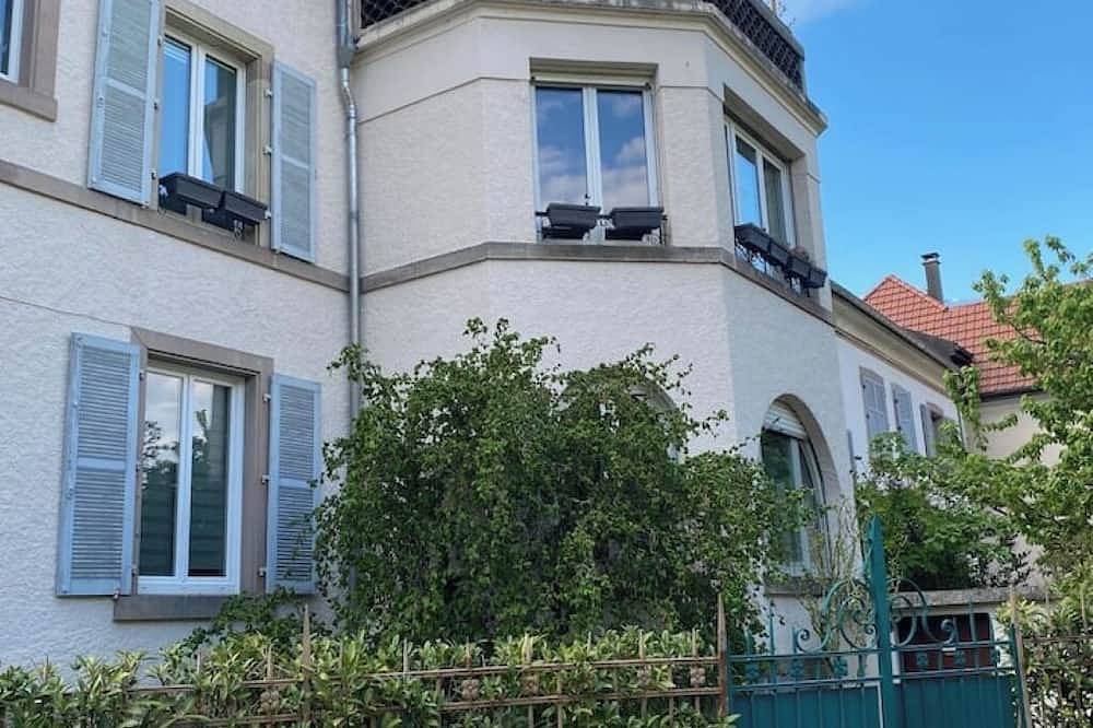 Entire apartment, A luminous haven of peace at the gateway to the Vosges mountains in Thann, Parc naturel régional des Ballons des Vosges