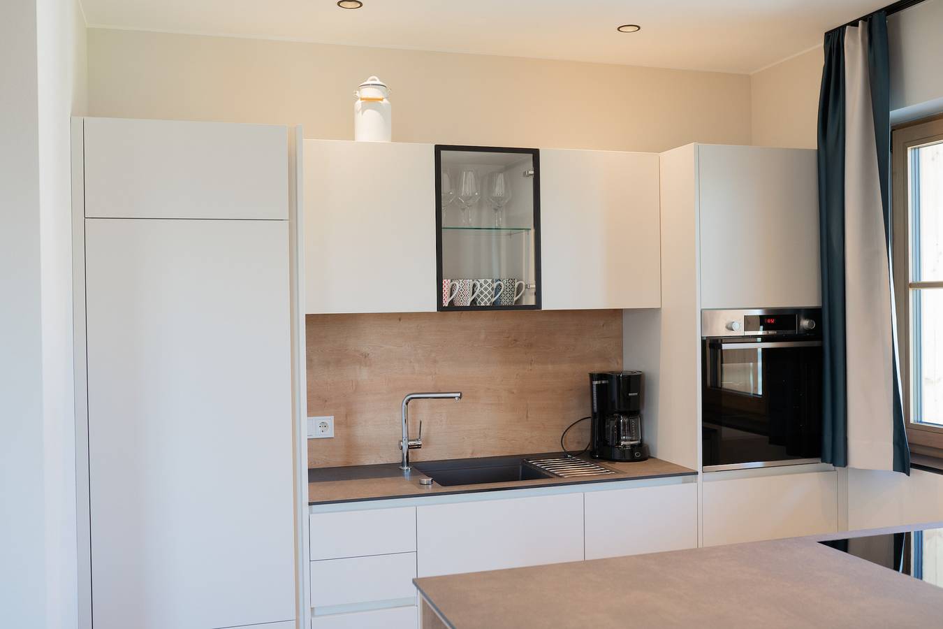 Entire apartment, Apartment "Schlosshof Himml" with Mountain View, Private Terrace & Wi-Fi in Prösels, Völs am Schlern