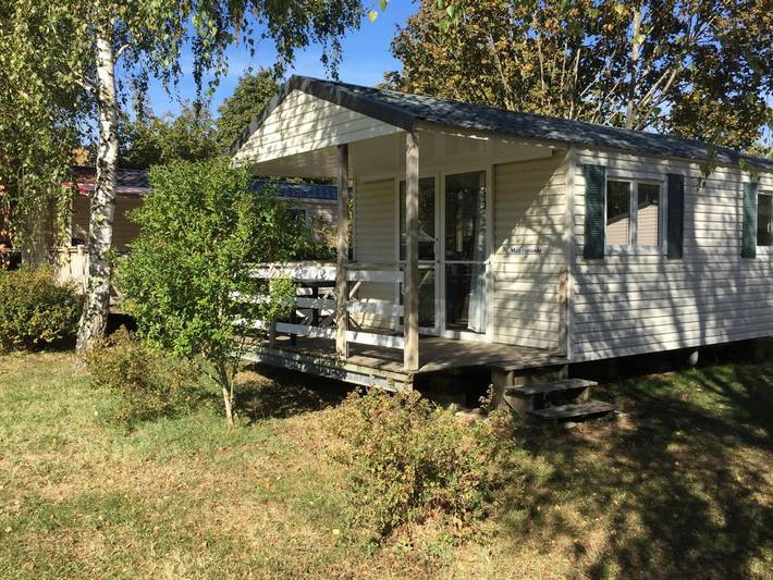 Camping pour 2 personnes, avec terrasse, animaux acceptés près des Châteaux de la Loire