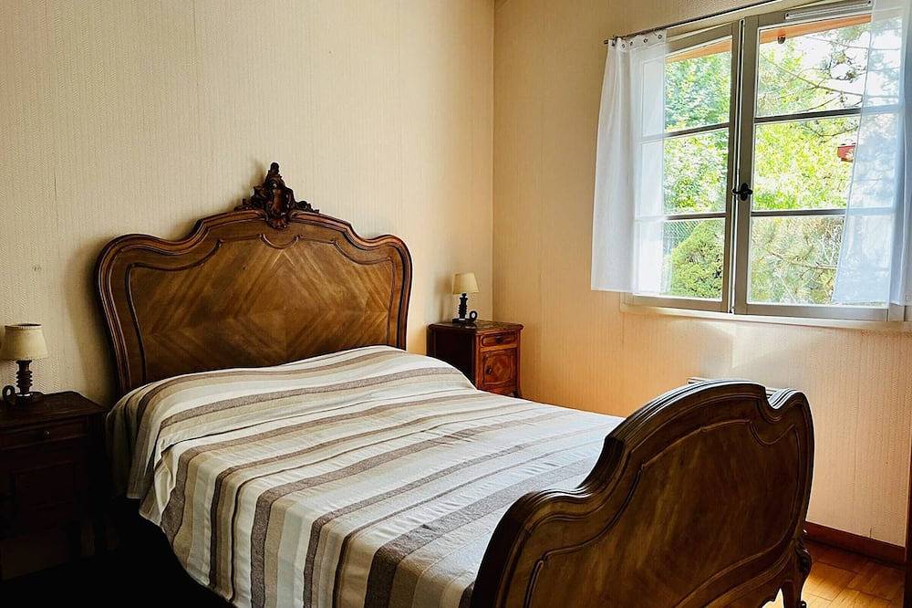 Authentisches Ferienhaus in Espelette: 4 Zimmer, 5 Erw. + 2 Kinder, Internet, Garten, Haustiere erlaubt in Espelette, Bayonne und Umgebung