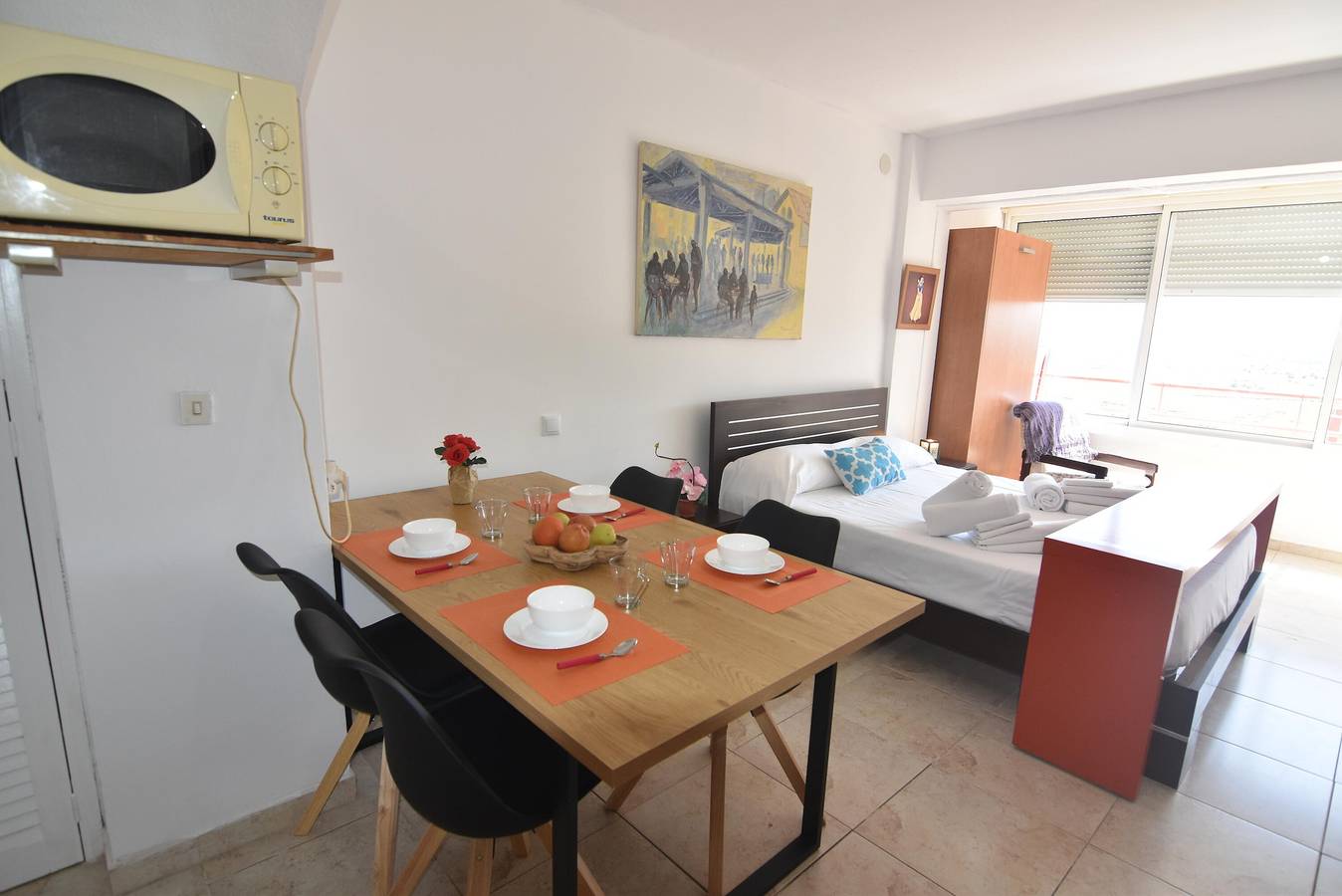 Estudio entero, ¡Encantador estudio en alquiler en Roses, Costa Brava! Capacidad para 3 personas, comodidades modernas, piscina, Wi-Fi gratuito, cerca de la playa. in Santa Margarida, Roses