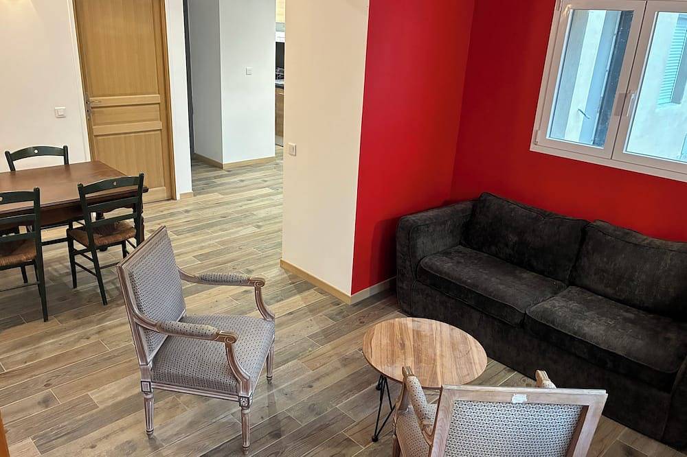 Ganze Wohnung, Entire property: apartment - Canet-de-Salars, France in Canet-de-Salars, Aveyron