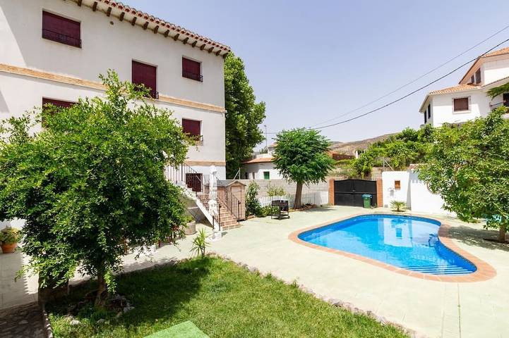 Casa rural para 16 personas, con piscina y jardín - 1
