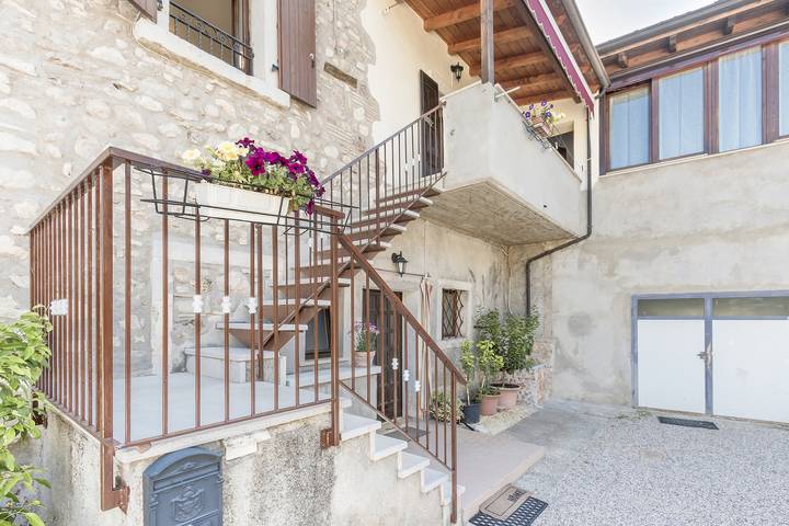 Ganze Wohnung, Charmantes Ferienapartment "Casa Adriano I Castion/Campagnola" in der Nähe des Gardasees mit Bergblick und Wlan; Haustiere erlaubt in Costermano, Gardasee-Berge