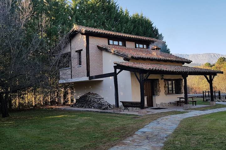 Gîte pour 7 personnes, avec Jardin à San Esteban del Valle