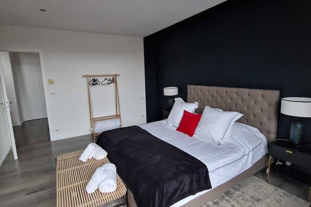 Entire apartment, Cozy apartment with terrace, close to train station and city center in Libourne, Libourne region