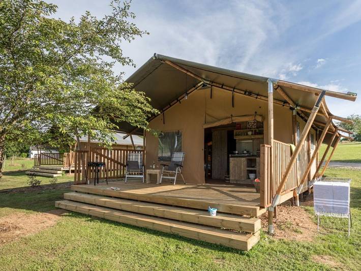 Location de vacances pour 4 personnes, avec terrasse et piscine, animaux acceptés à Naucelle