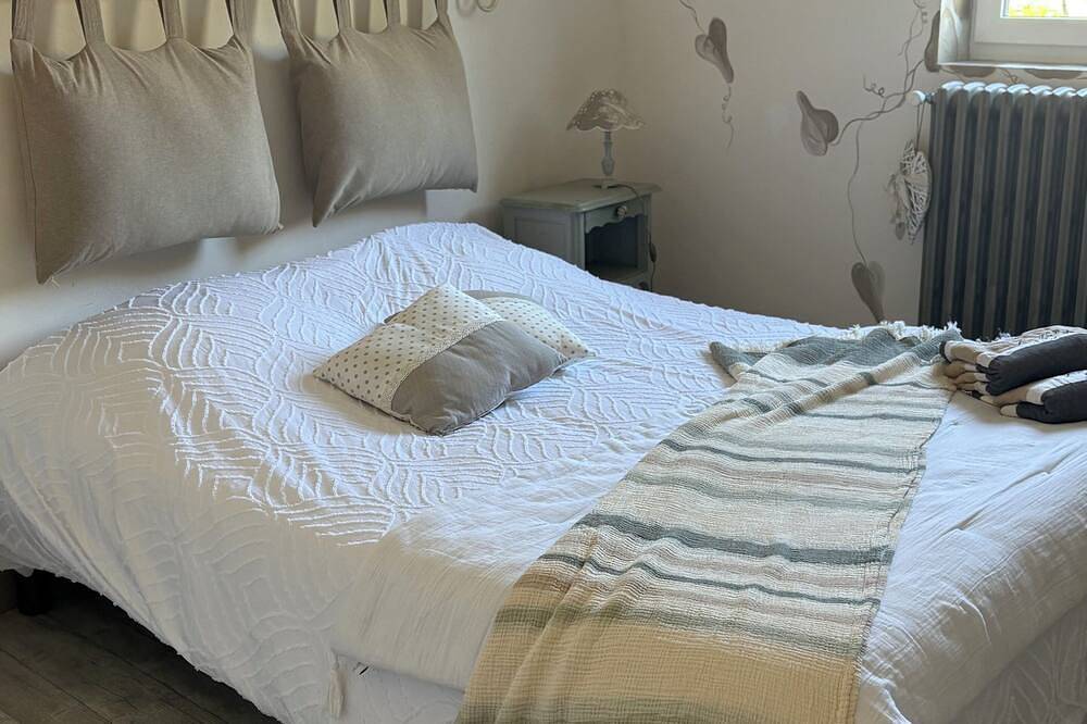Maison de campagne proche Chambord, Spa et piscine pour 14 personnes in Montlivault, Région de Blois