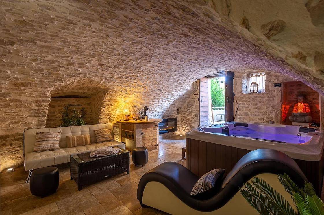 Two-Bedroom House in L'Isle-d'Abeau, Région de La Tour-du-Pin