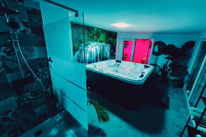 Location de vacances pour 2 personnes, avec Jacuzzi ainsi que Terrasse et Jardin à Aubers