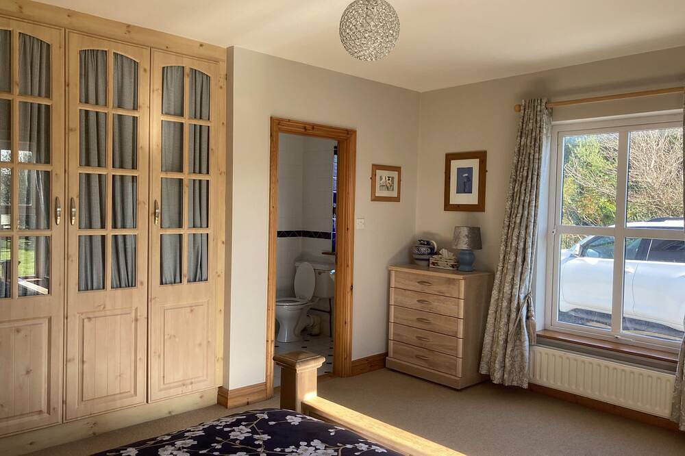 Luxurious 3250sq Ft Home Overlooking Galway Bay & the Burren with Wifi Sleeps 12 in County Clare