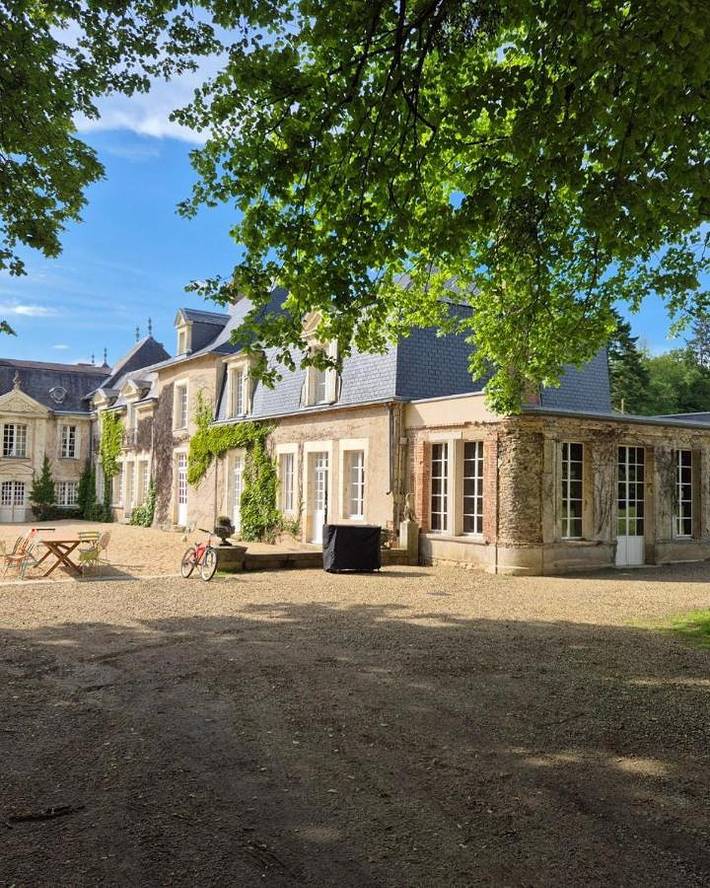 Location de vacances pour 14 personnes, avec Terrasse et Jardin ainsi que Piscine et Vue à Villiers-Charlemagne