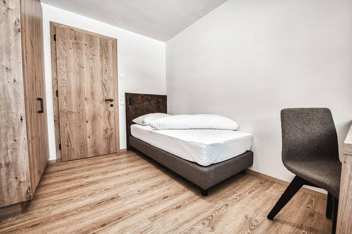 Ganze Wohnung, Residence Froy Wohnung 6 – Seeblick, Whirlpool & Frühstück inklusive in Reschensee, Graun