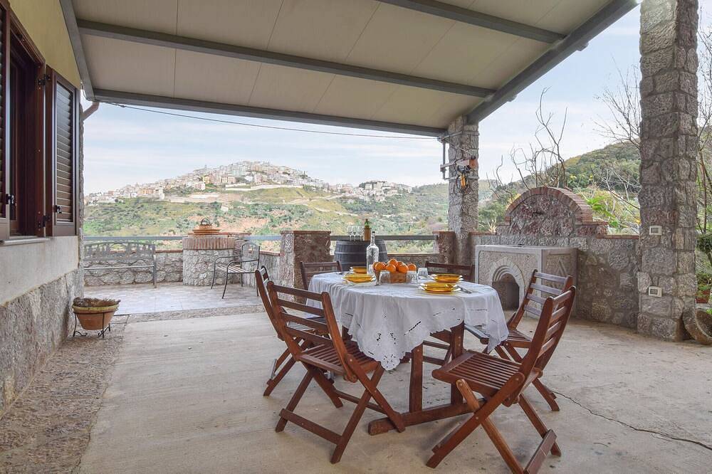 Amazing home in San Marco D'Alunzio with Wifi in San Marco d'Alunzio, Messina Provinz