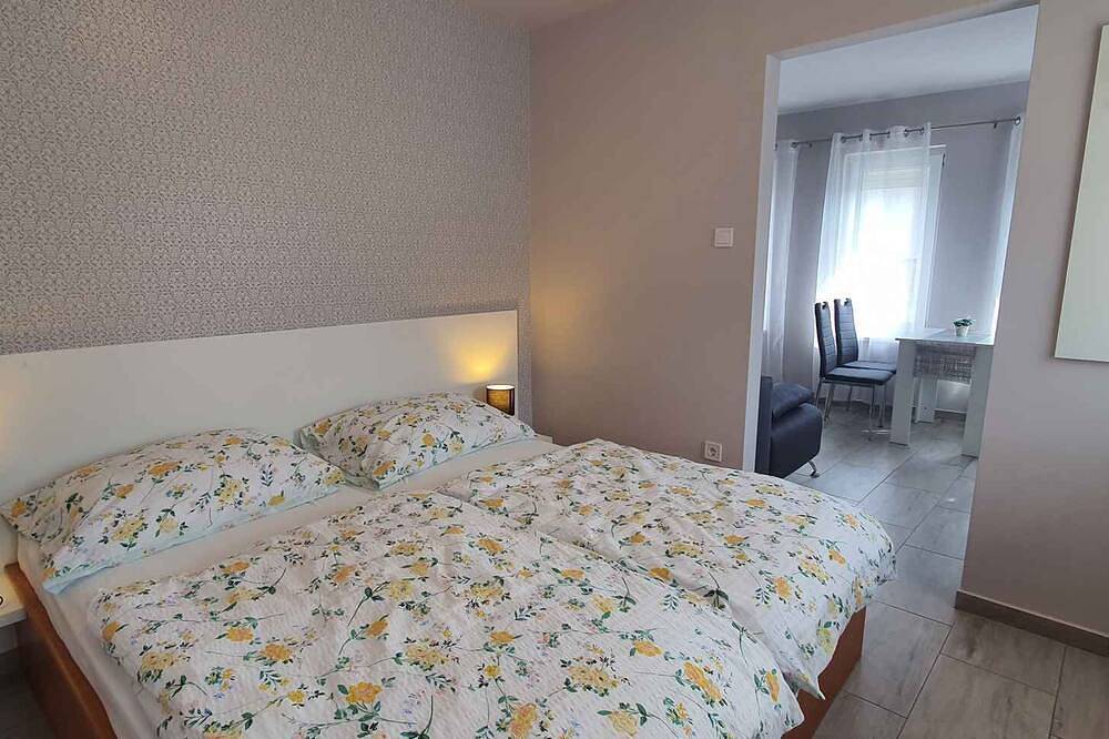 Ganze Wohnung, Studio mit Klimaanlage und Internet in der Nähe vom Stadtzentrum in Heviz, Keszthely und Umgebung