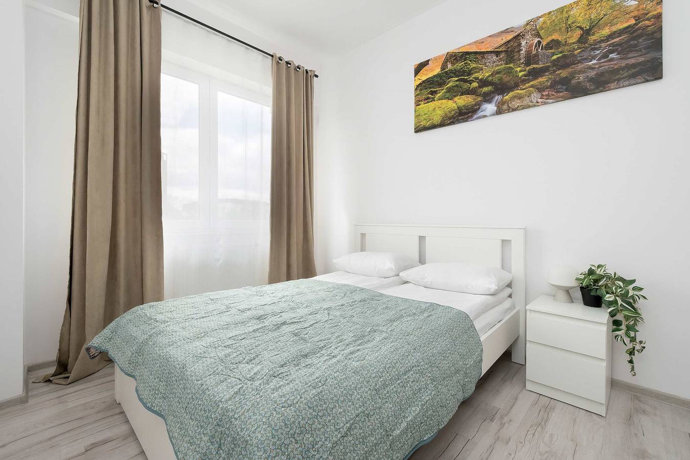 Ganze Wohnung, Modern Apartment with Parking | Close to the City Center in Łódź, Region Lodz