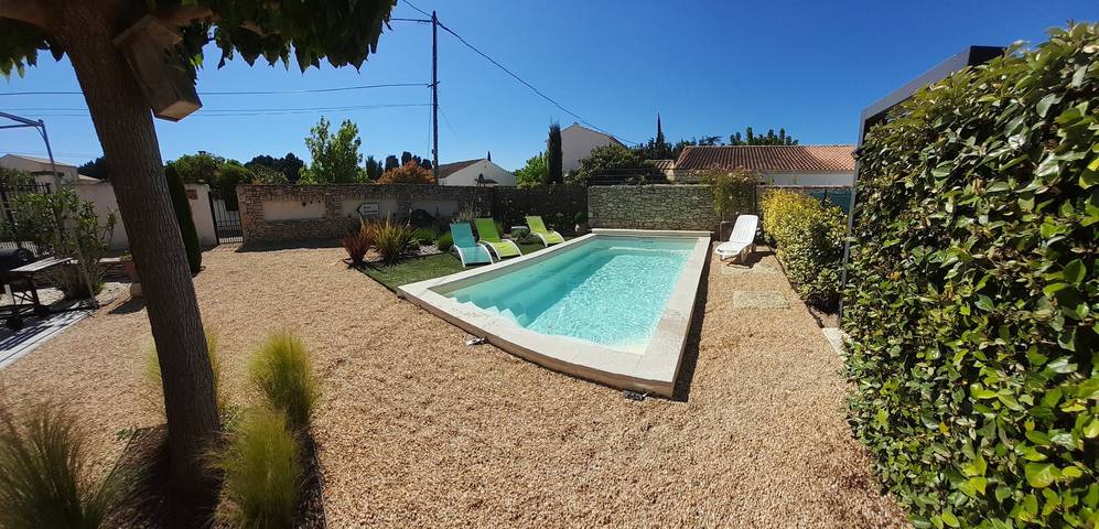 Gîte pour 4 personnes, avec terrasse ainsi que jardin et piscine à L'Isle-sur-la-Sorgue - 4
