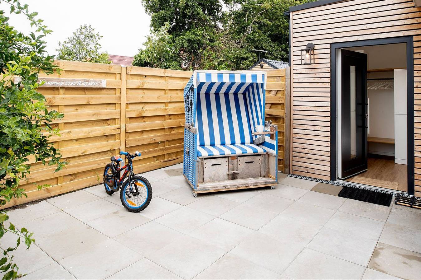 Frisch renovierte Doppelhaushälfte Meertied 'West' in ruhiger und doch zentraler Lage nahe dem Langeooger Strand in Langeoog