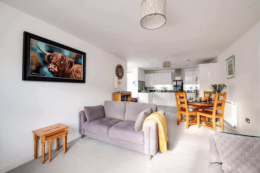 Entire apartment, 'Spire View'  New Forest Holiday Home - 3 minutes walk to the open forest in Lyndhurst, Hampshire