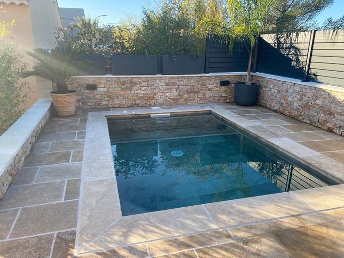 Location de vacances pour 3 personnes, avec Terrasse et Jardin ainsi que Piscine et Vue à Puget-sur-Argens - 2