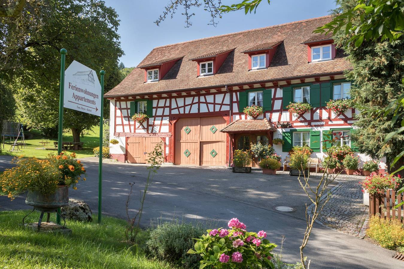Ganze Wohnung, Ferienwohnung "Risthof 1" mit Wlan, Gemeinschaftsgarten, Sauna & Spielplatz in Owingen, Region Bodensee-Oberschwaben