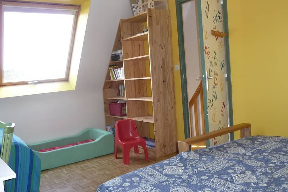 House near the sea large living room 4 real bedrooms in Plougrescant, Pink Granite Coast