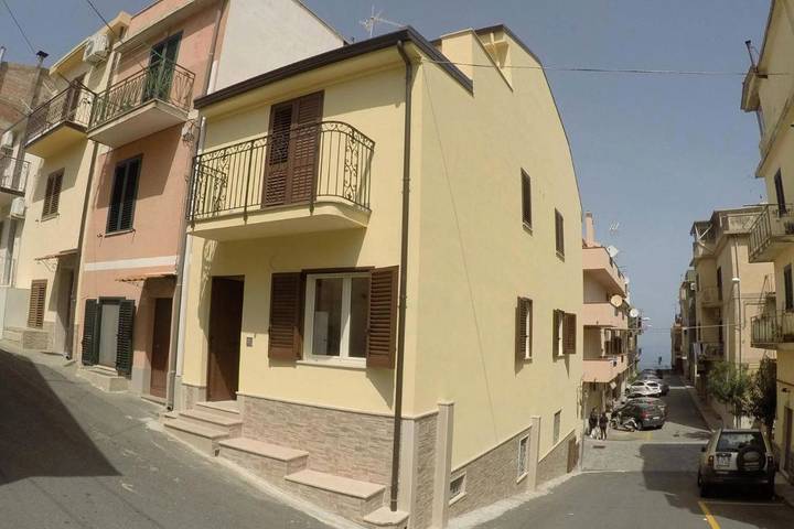 Location de vacances pour 4 personnes, avec terrasse, animaux acceptés à Scilla - 3